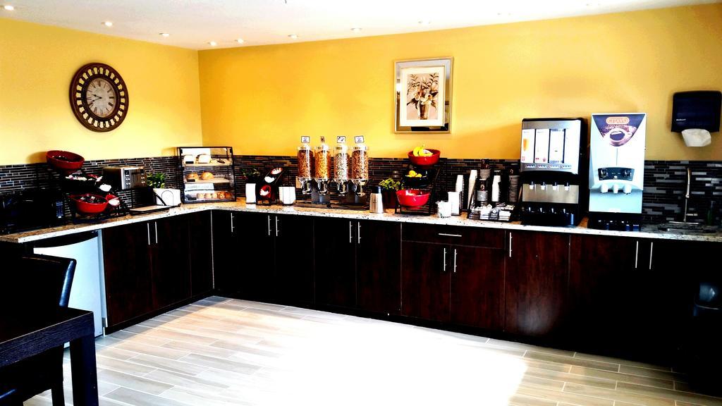 Parkway Motel & European Lodges Pincher Creek Ngoại thất bức ảnh