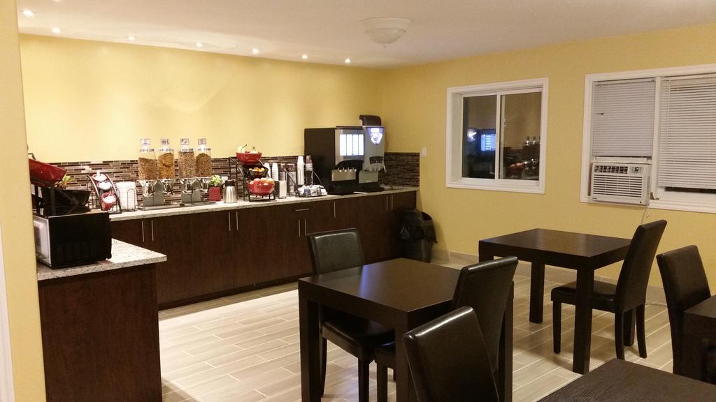 Parkway Motel & European Lodges Pincher Creek Ngoại thất bức ảnh