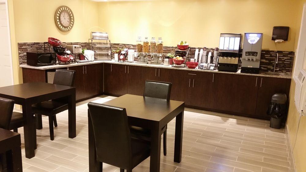 Parkway Motel & European Lodges Pincher Creek Ngoại thất bức ảnh
