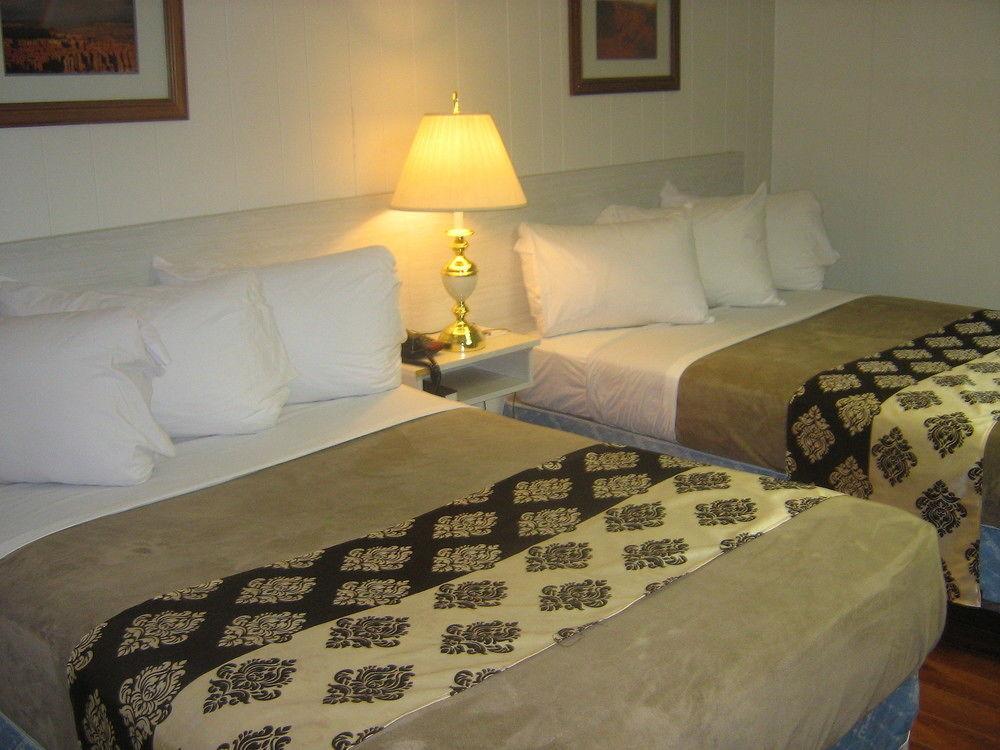Parkway Motel & European Lodges Pincher Creek Ngoại thất bức ảnh
