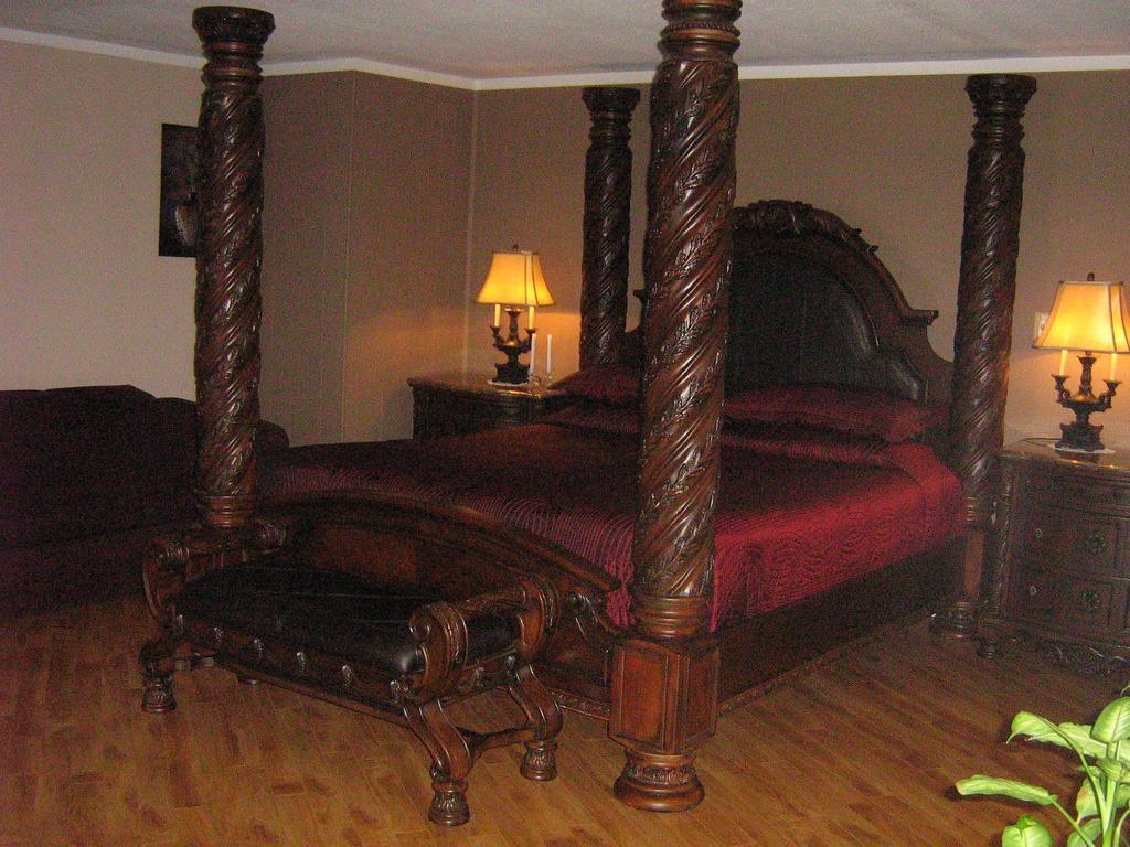 Parkway Motel & European Lodges Pincher Creek Ngoại thất bức ảnh