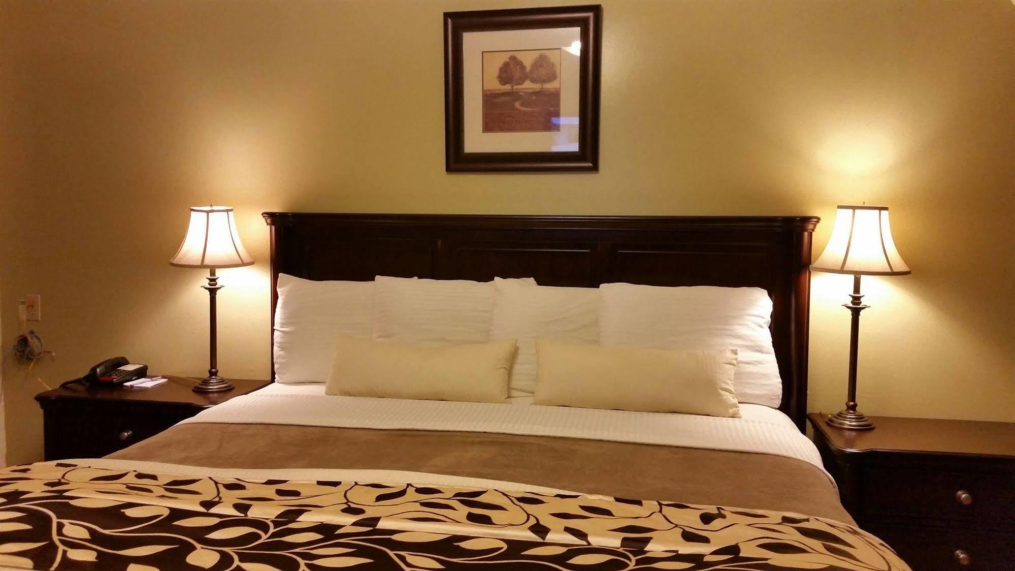 Parkway Motel & European Lodges Pincher Creek Ngoại thất bức ảnh