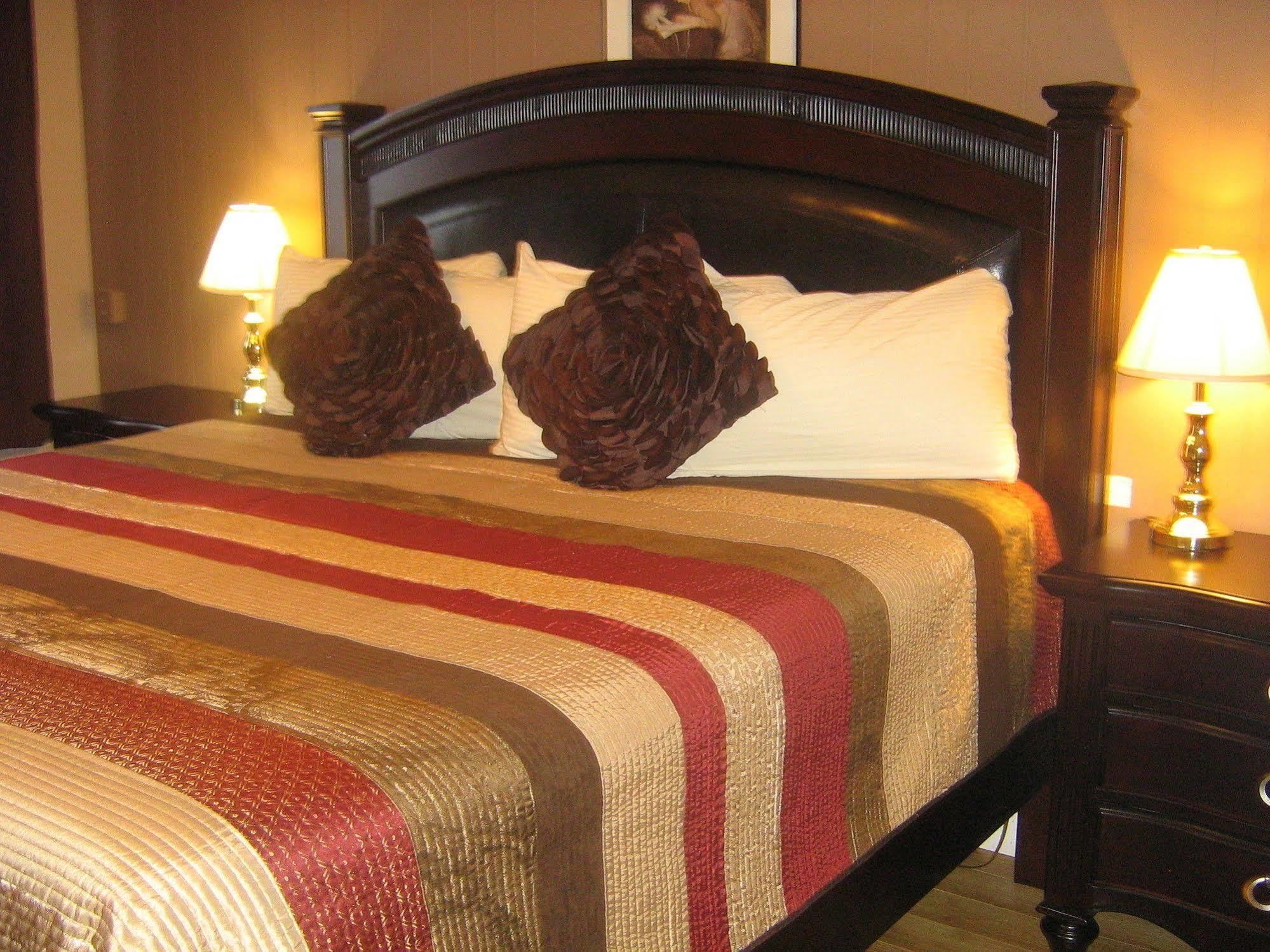 Parkway Motel & European Lodges Pincher Creek Ngoại thất bức ảnh