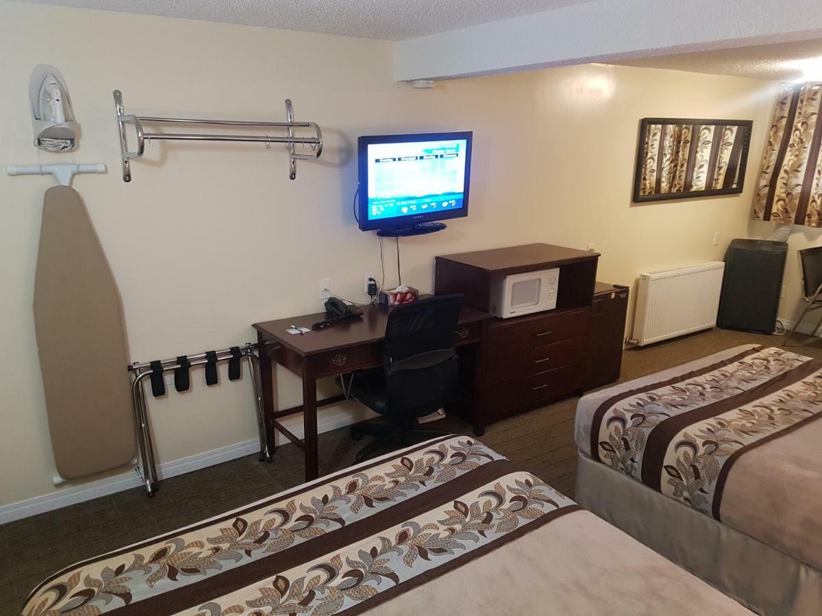 Parkway Motel & European Lodges Pincher Creek Ngoại thất bức ảnh